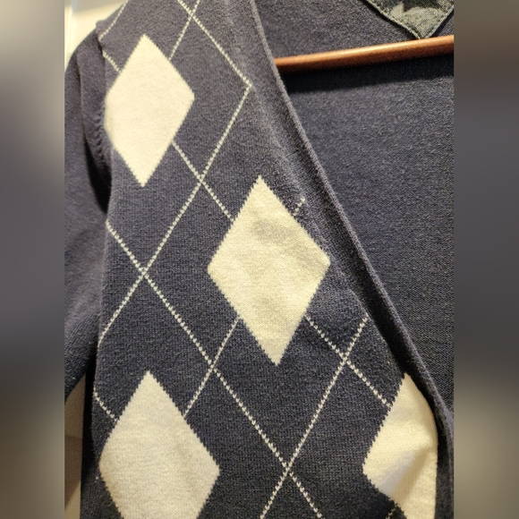 Cute Hilfiger sweater - Picture 2 of 3